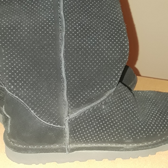 Preowned black Ugg Unlined boot size 5 perforated - Picture 2 of 8